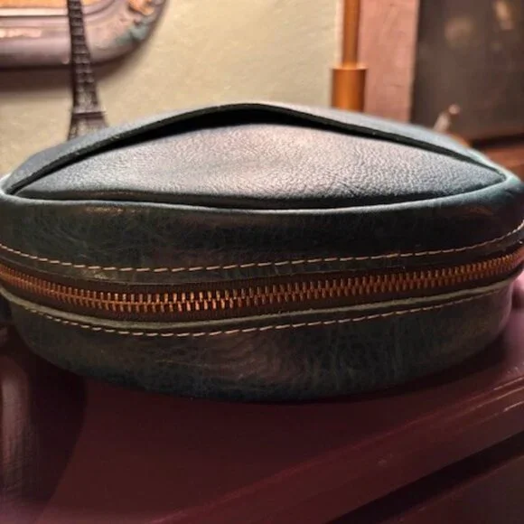 Portland Leather Circle Crossbody ~ Lagoon in Large Version (9 inches) - Picture 3 of 4